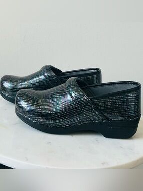 Dansco Professional Rainbow Plaid Patend iridescent work Clog